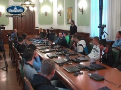 29. октобар 2014. Потпредседник Народне скупштине проф. др Владимир Маринковић у разговору са ученицима